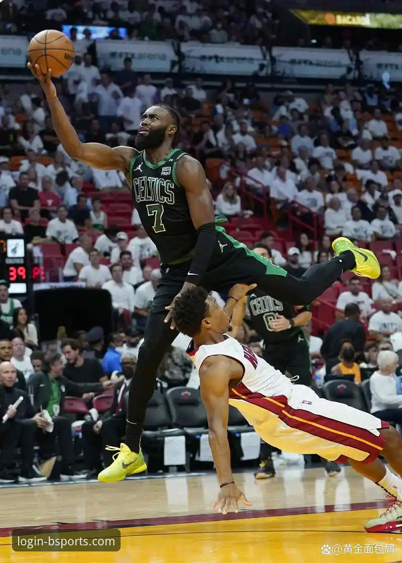 b体育移动端下载教程常见问题 一场18分的惊天逆转,如何折射出NBA的残酷与魅力?